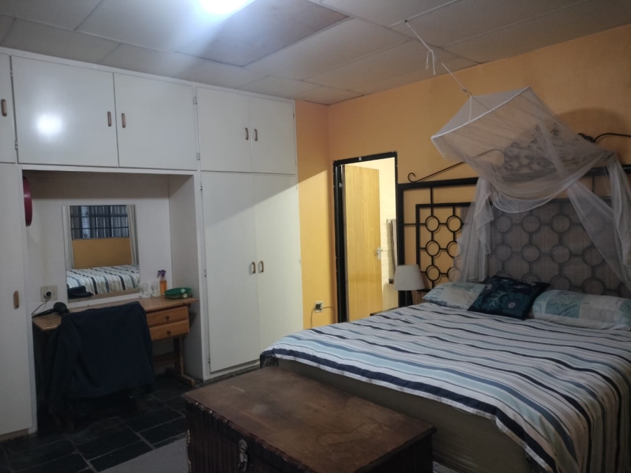 6 Bedroom Property for Sale in Ladybrand Free State